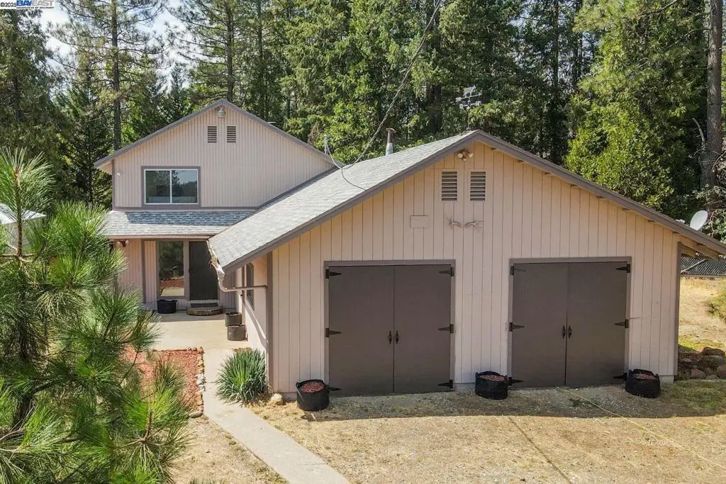 230 Mary Ave, Trinity Center, CA — listing photo 1