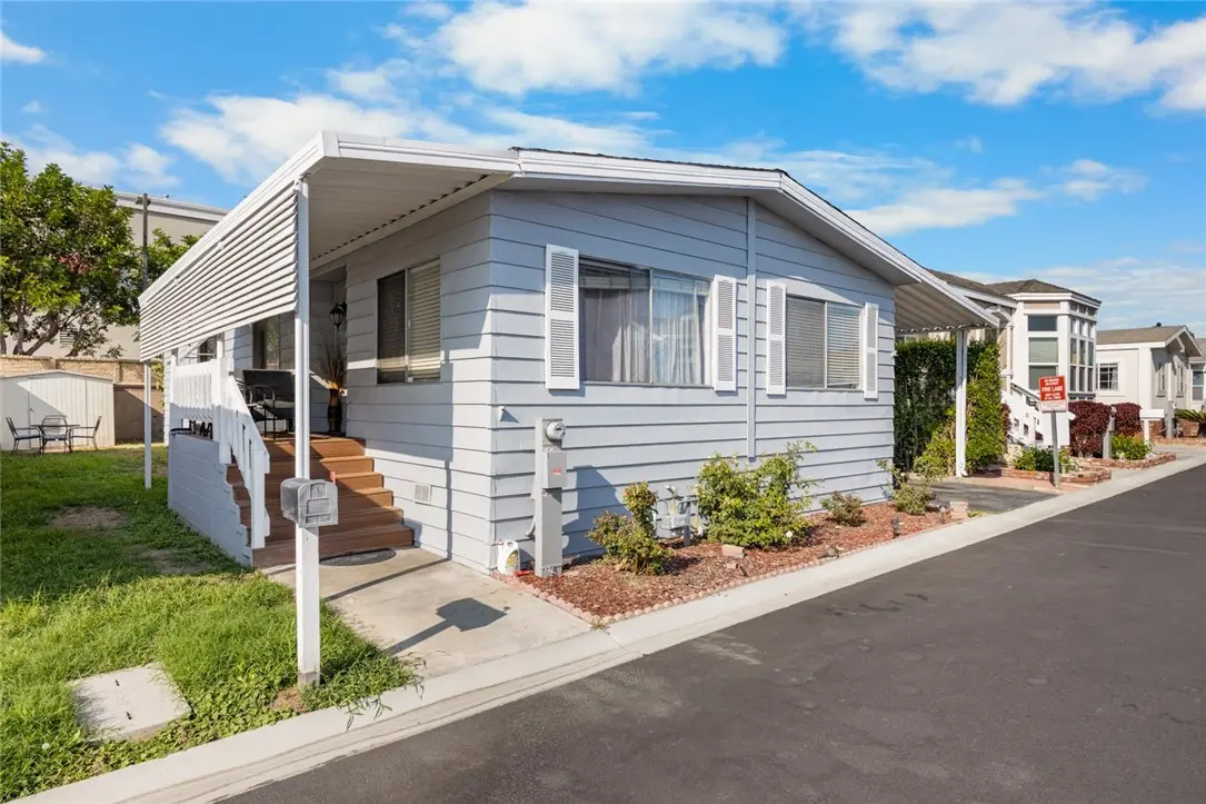 19127 Pioneer Boulevard 9, Artesia, CA — listing photo 1