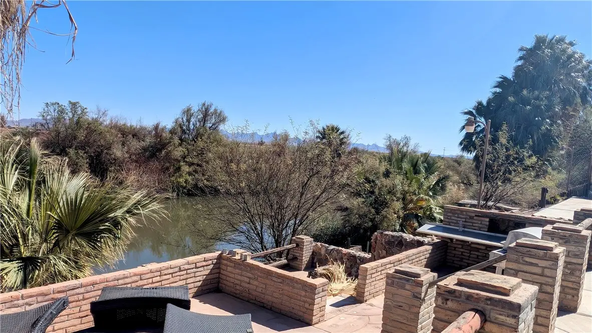 184 Clark Way, Palo Verde, CA — listing photo 1