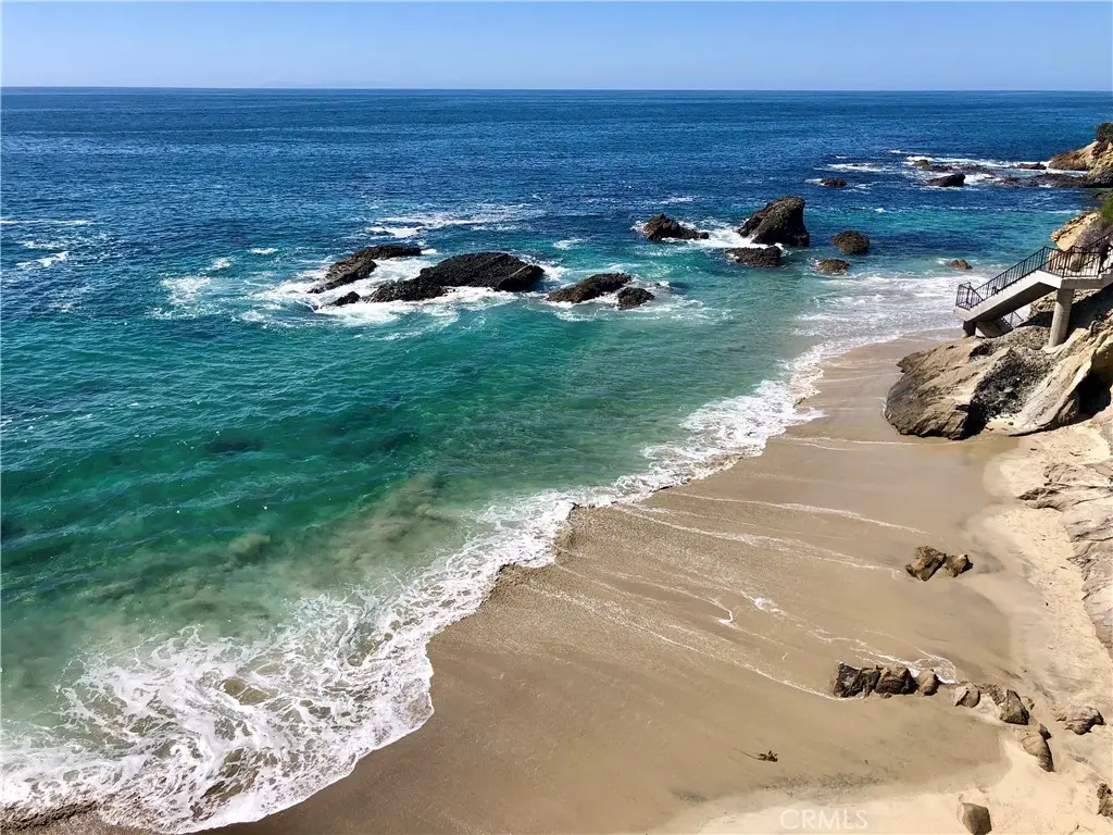 Condominium for rent at 240 Moss 15, Laguna Beach, CA featuring 1 bed and 1 bath