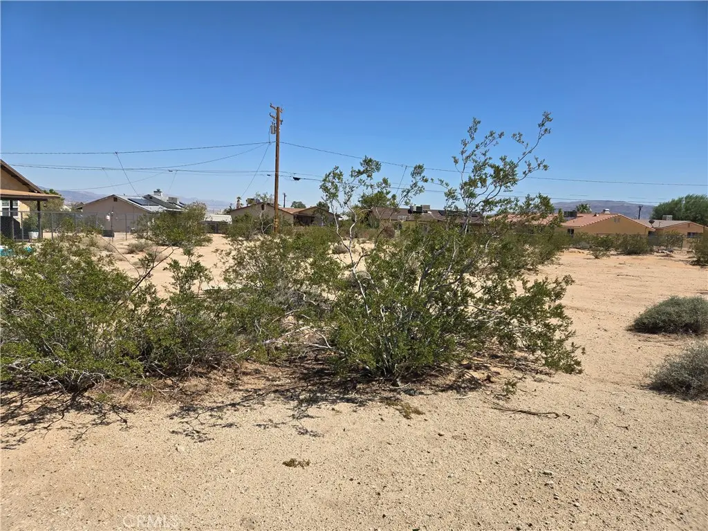 1235 Daisy Avenue, 29 Palms, CA — listing photo 1