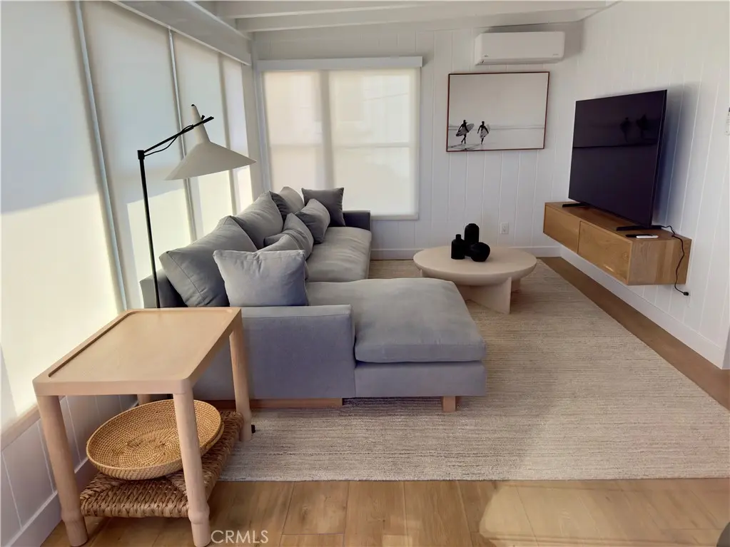 Single Family Residence for rent at 252 Grandview B, Laguna Beach, CA featuring 1 bed and 1 bath