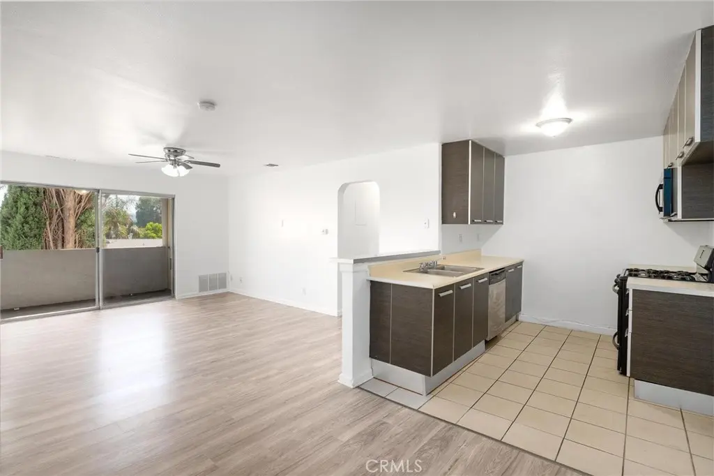 7254 Vassar Ave 308, Canoga Park, CA — listing photo 1