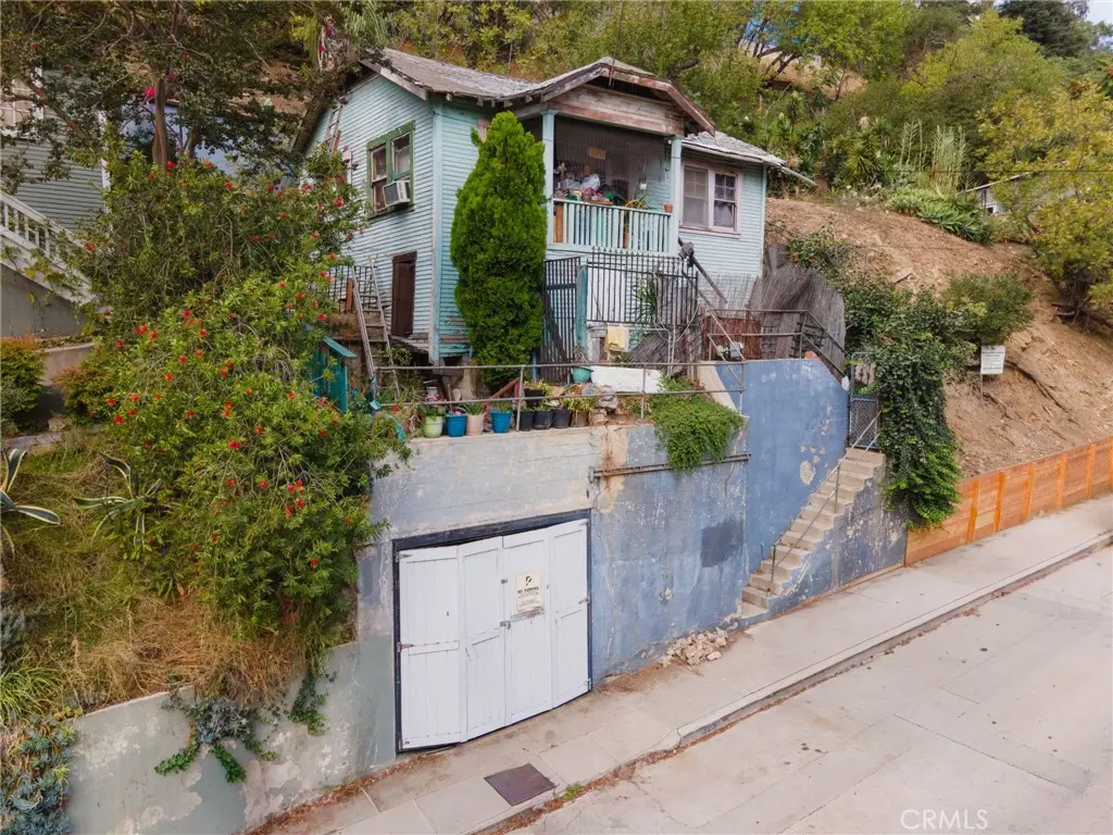 Single Family Residence for sale at 325 Museum Dr, Los Angeles, CA featuring 2 beds and 1 bath