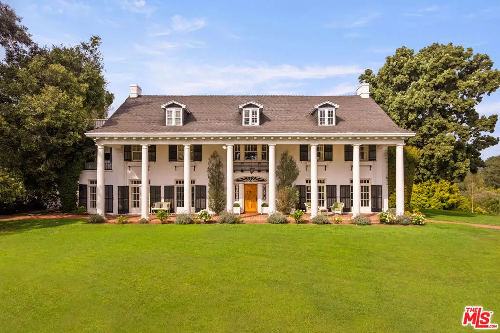 Residential Lease for rent at 1006 N Crescent Drive, Beverly Hills, Los Angeles County, CA featuring 10 beds and 6 baths