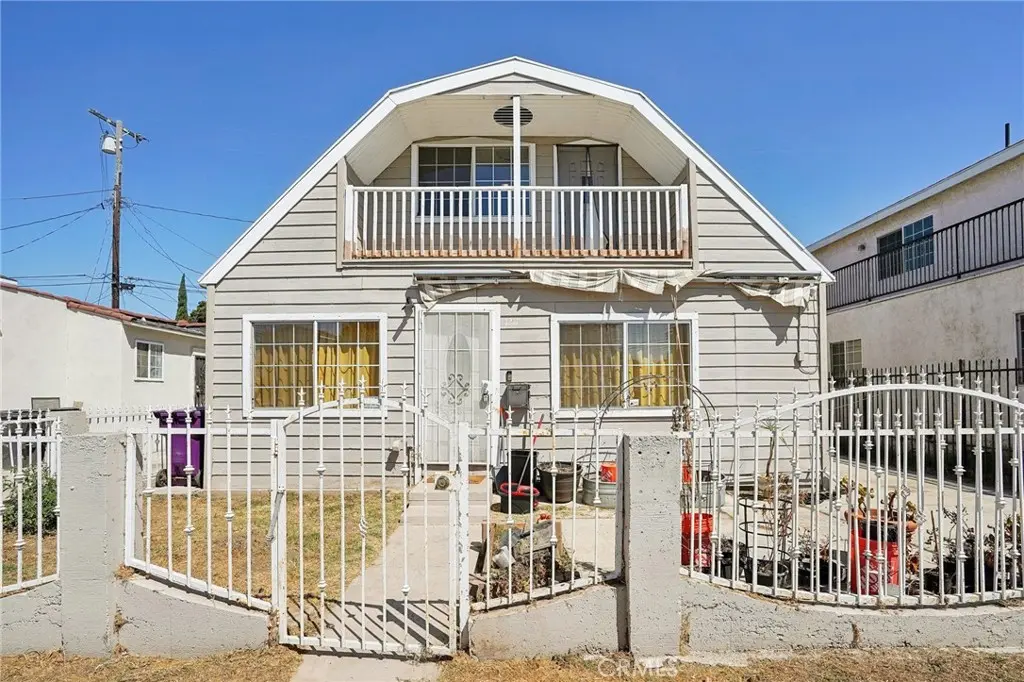 Single Family Residence for sale at 1211 E Leigh Court, Long Beach, CA featuring 3 beds and 2 baths