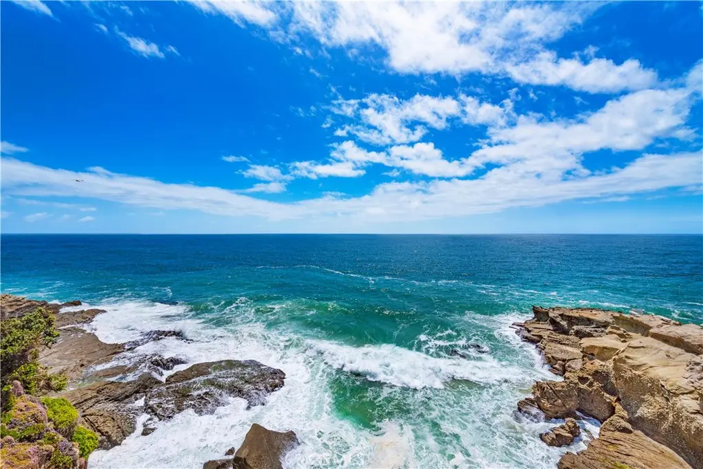 Single Family Residence for rent at 16 N La Senda Drive, Laguna Beach, CA featuring 4 beds and 3 baths