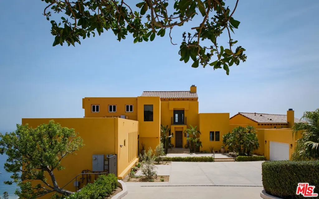 Residential Lease for rent at 3235 Rambla Pacifico, Malibu, Los Angeles County, CA featuring 4 beds and 7 baths