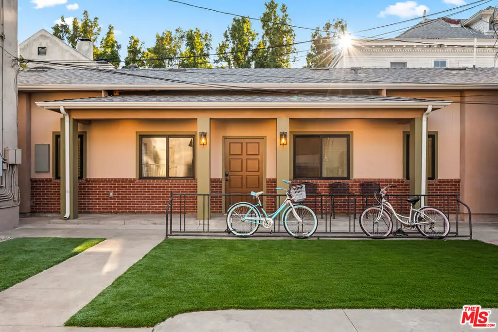 Residential Lease for rent at 2336 Scarff Street 2338, Los Angeles, Los Angeles County, CA featuring 4 beds and 2 baths