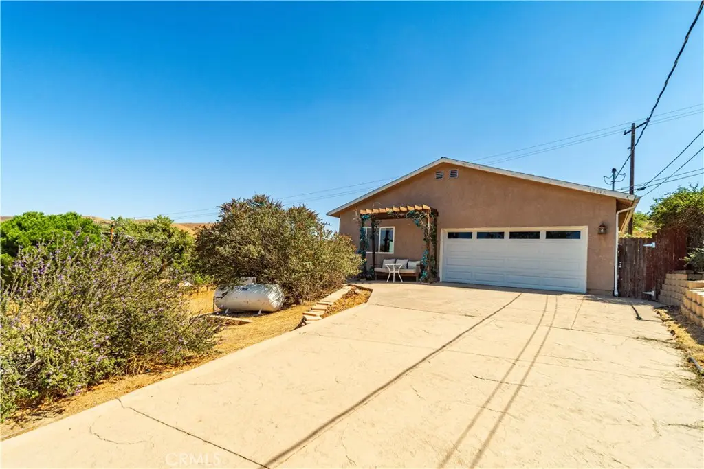 42846 Montello Drive, Lake Elizabeth, CA — listing photo 1