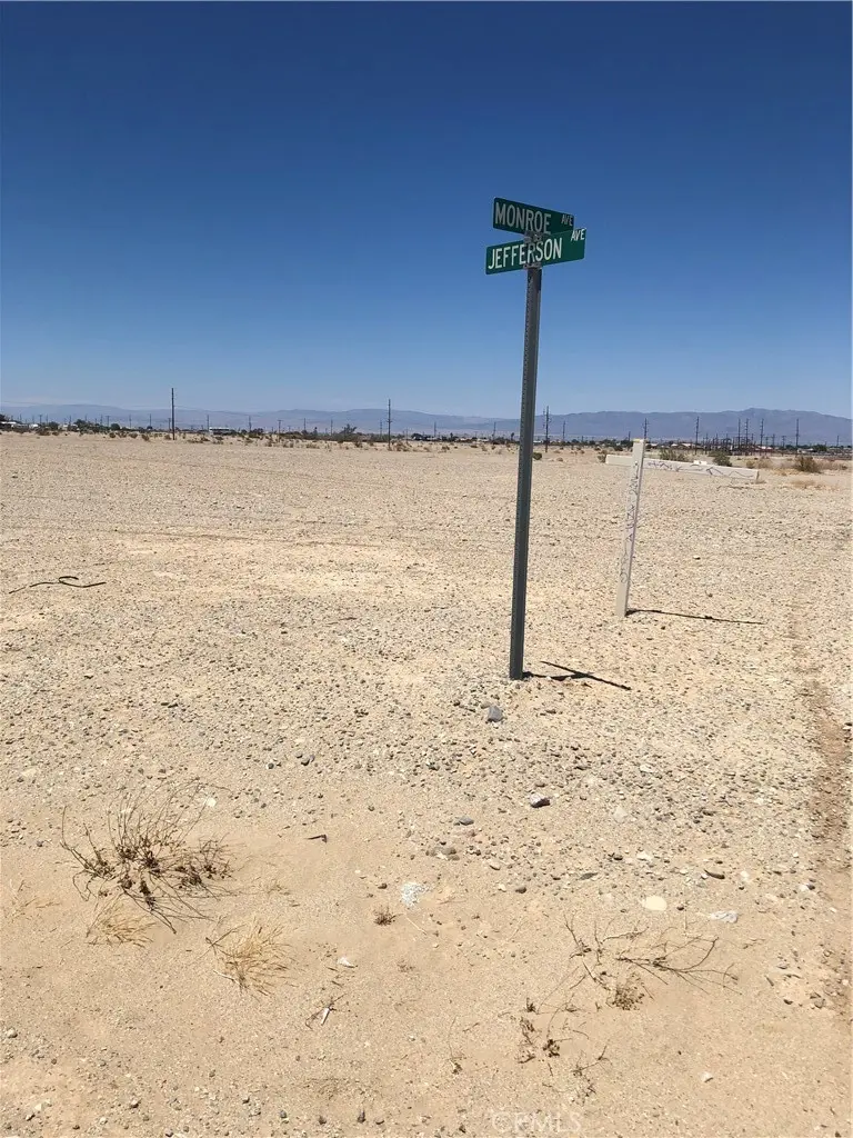 2120 2120 Monroe Ave., Thermal, CA — listing photo 1