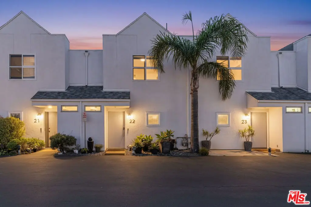 Condominium for rent at 28711 Pacific Coast Highway 22, Malibu, CA featuring 2 beds and 2 baths