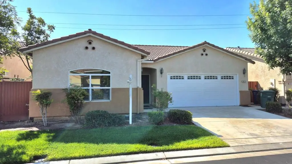 2913 Las Flores Circle, Los Banos, CA — listing photo 1