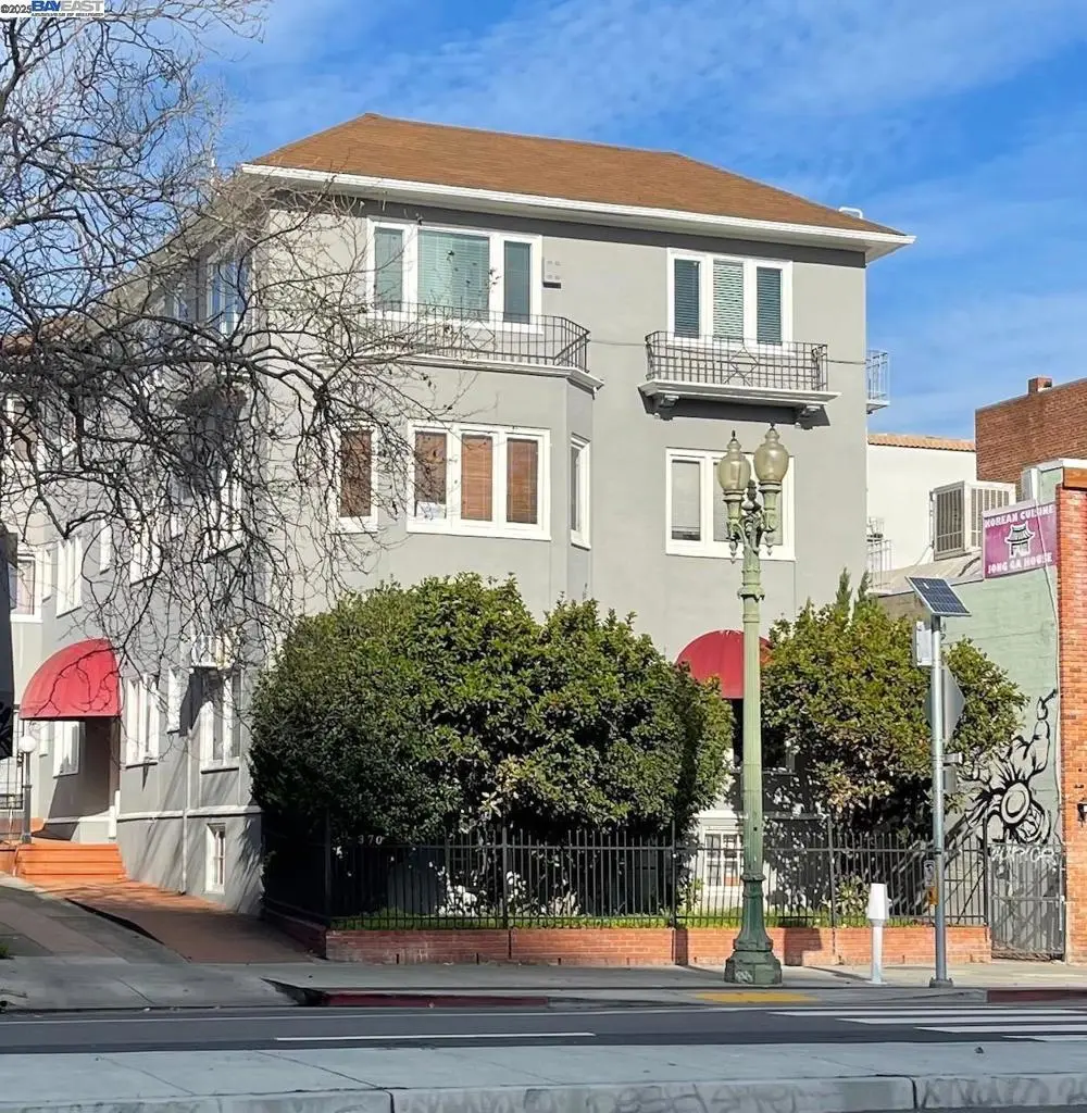 Condominium for rent at 370 Grand Ave, Oakland, CA and 1 bath