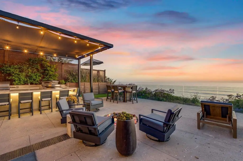 Single Family Residence for rent at 282 Neptune Avenue, Encinitas, CA featuring 3 beds and 5 baths