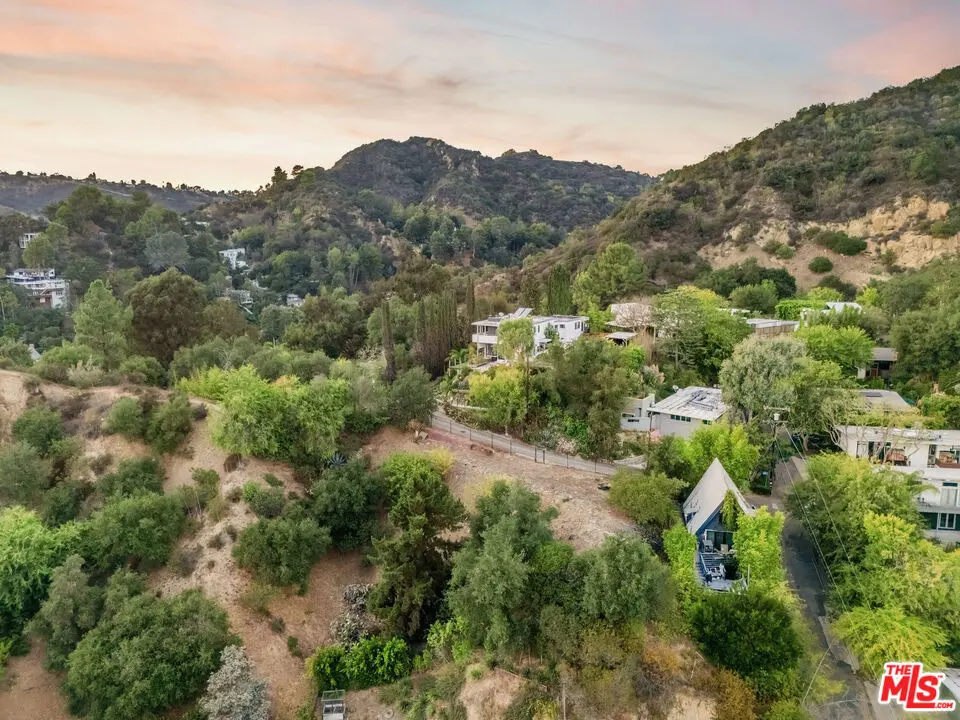 10220 Scenario Lane, Los Angeles, CA — listing photo 1