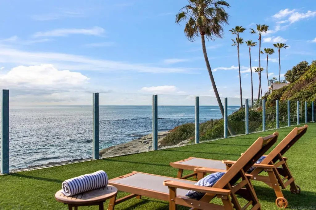 Single Family Residence for rent at 6276 Camino De La Costa 6278, La Jolla, CA featuring 1 bed and 2 baths
