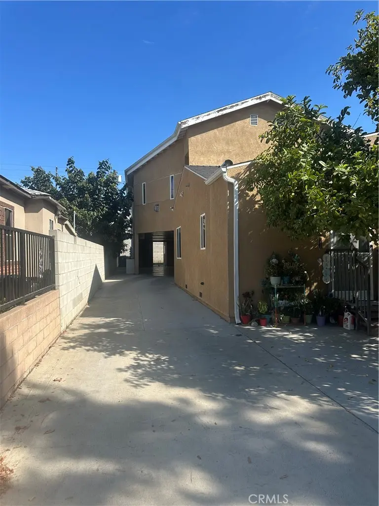 14233 Tiara Street 3, Sherman Oaks, CA — listing photo 1