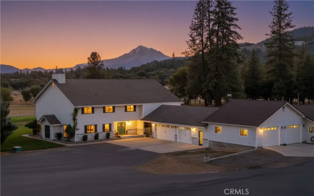 1121 Oak Valley Drive, Yreka, CA — listing photo 1