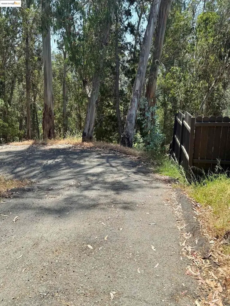 6406 Valley View Rd., Oakland, CA — listing photo 1