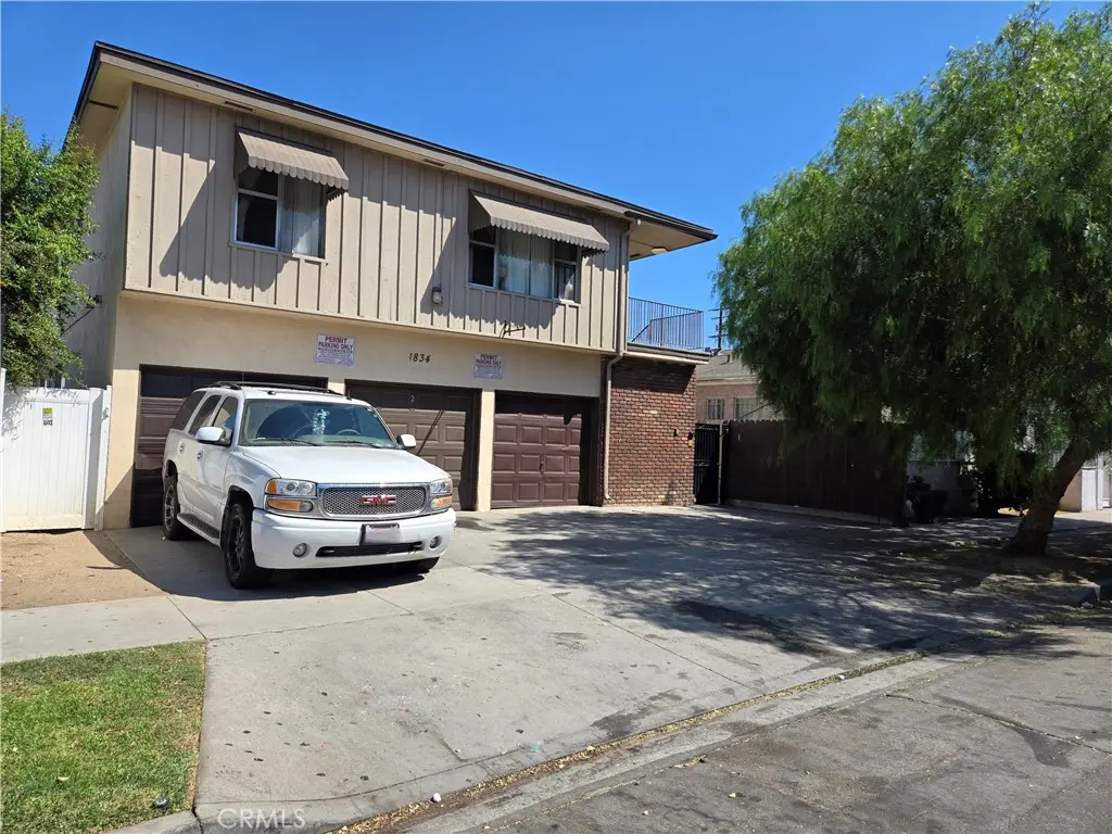 Residential Lease for rent at 1834 Pine Avenue 5, Long Beach, Los Angeles County, CA featuring 2 beds and 1 bath