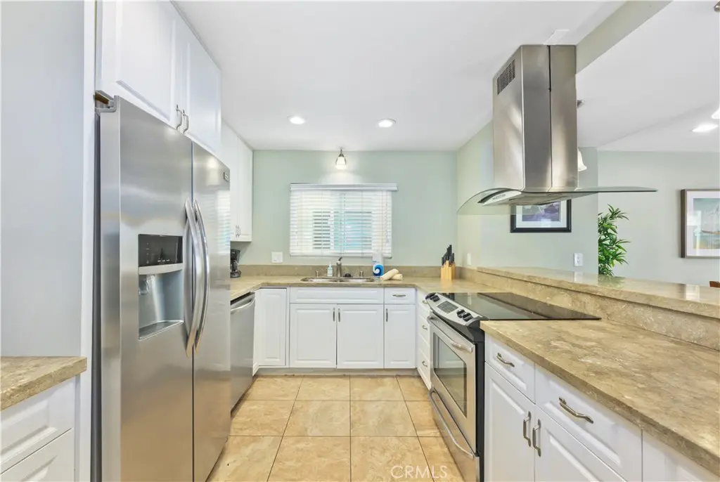 Duplex for rent at 119 46th St "Lower", Newport Beach, CA featuring 2 beds and 1 bath