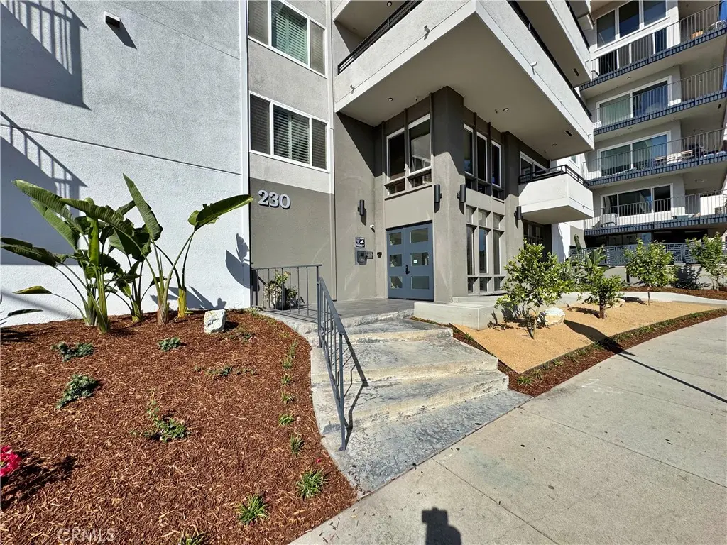 Residential Lease for rent at 230 S Catalina 203, Redondo Beach, Los Angeles County, CA featuring 2 beds and 2 baths