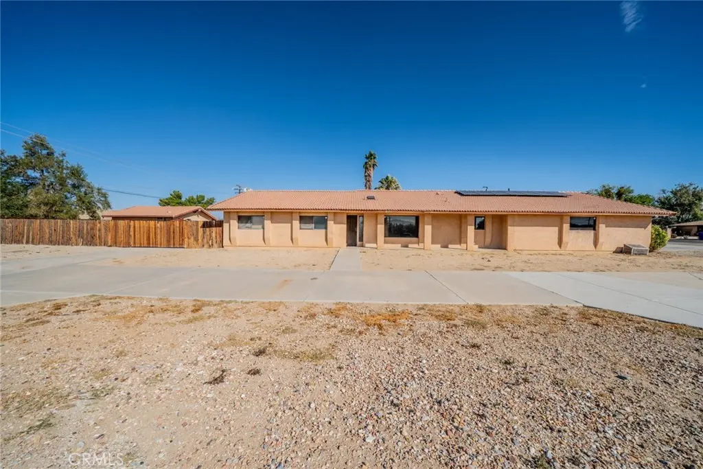 18080 Manitou Road, Apple Valley, CA — listing photo 1