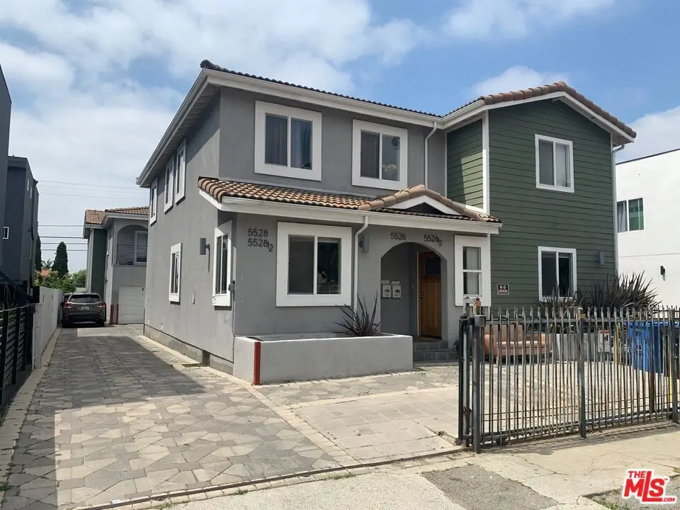 Residential Lease for rent at 5526 Barton Avenue, Los Angeles, Los Angeles County, CA featuring 3 beds and 2 baths
