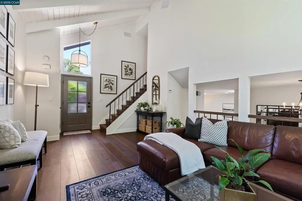 Townhouse for sale at 1513 Siskiyou Dr, Walnut Creek, CA featuring 3 beds and 3 baths