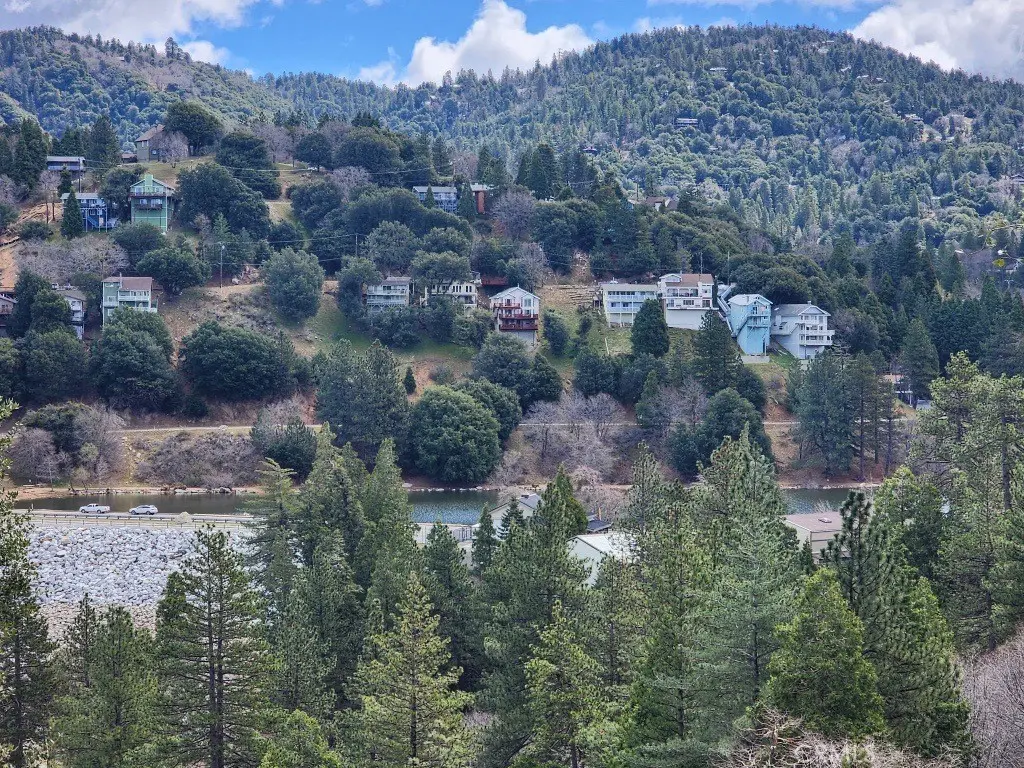 287 E Zermatt, Crestline, CA — listing photo 1