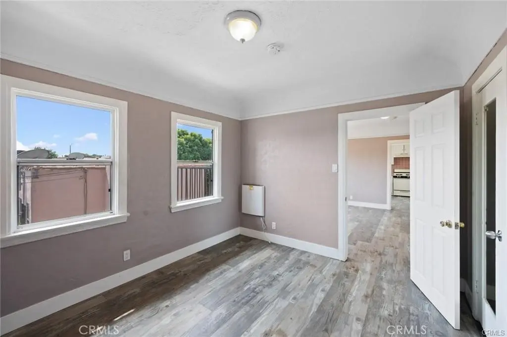 Residential Lease for rent at 845 W 75th Street 847 1/2, Los Angeles, Los Angeles County, CA featuring 3 beds and 1 bath