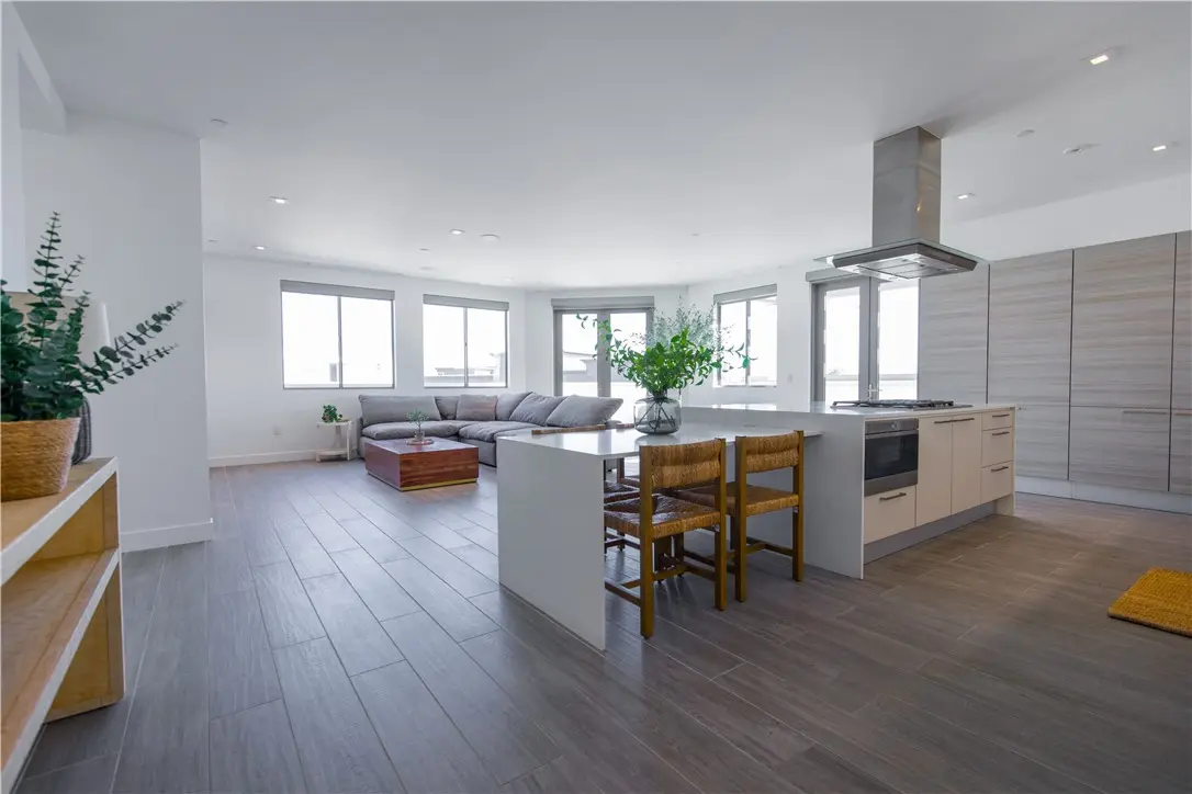 Residential Lease for rent at 2210 Newport Boulevard 302, Newport Beach, Orange County, CA featuring 2 beds and 3 baths