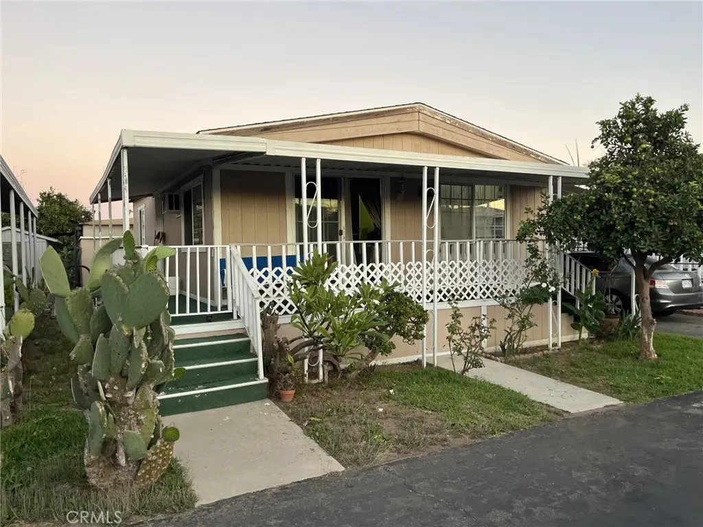 16707 Garfield Avenue 1806, Paramount, CA — listing photo 1