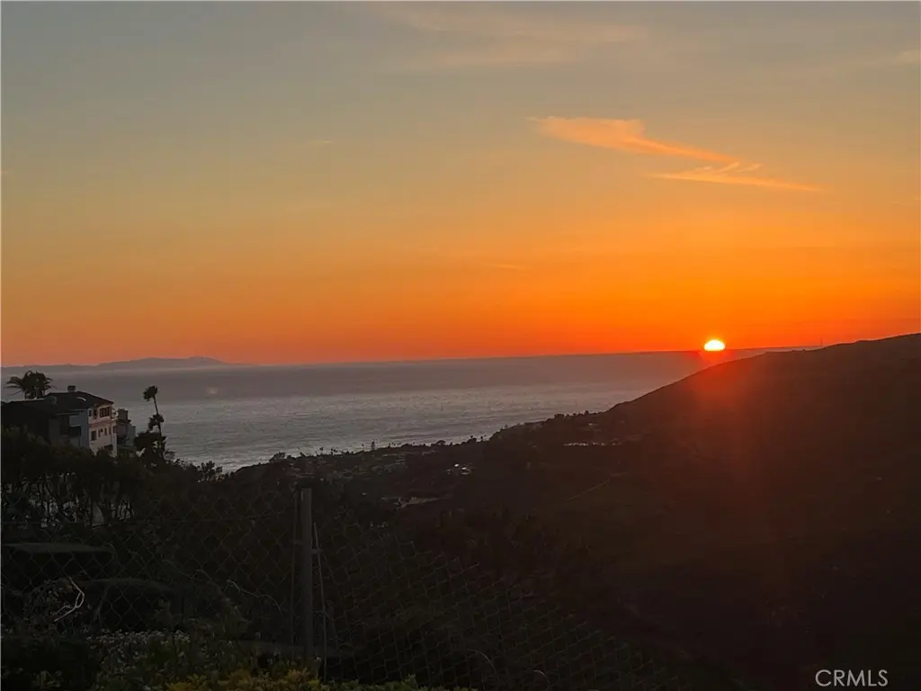 Single Family Residence for rent at 1569 Skyline, Laguna Beach, CA featuring 4 beds and 2 baths