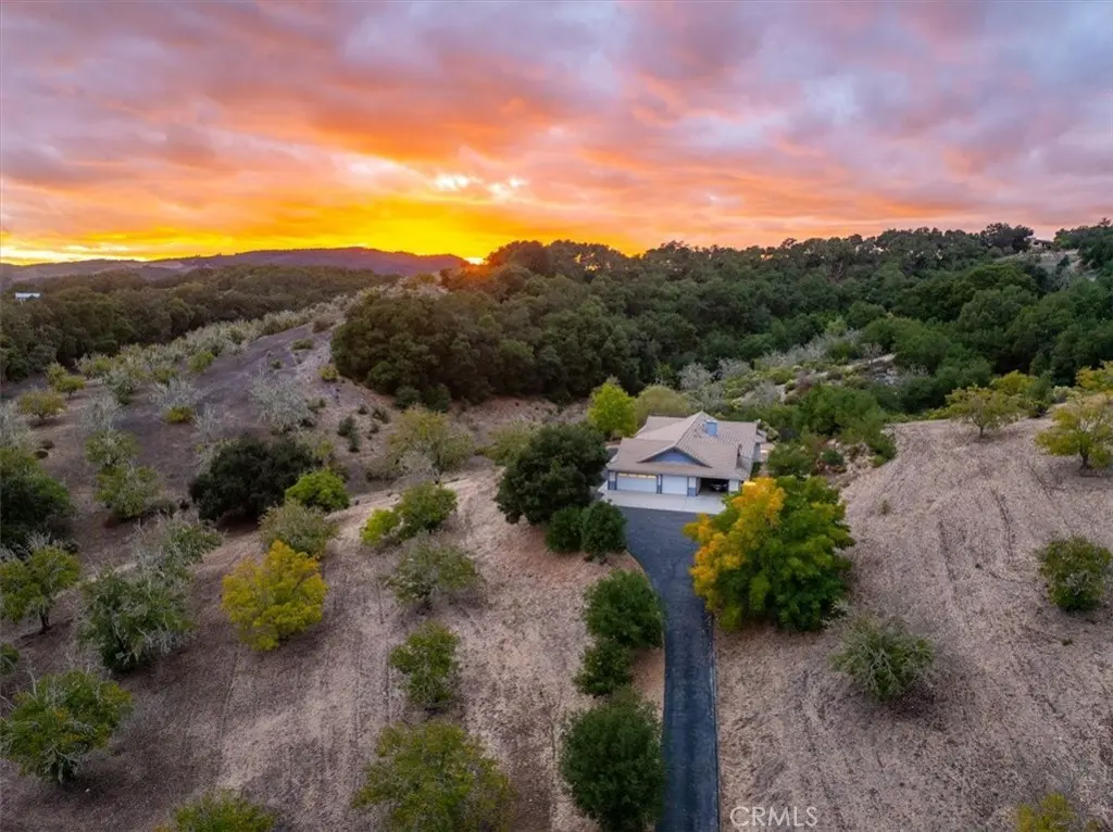 4242 Las Tablas Willow Creek Road, Paso Robles, CA — listing photo 1