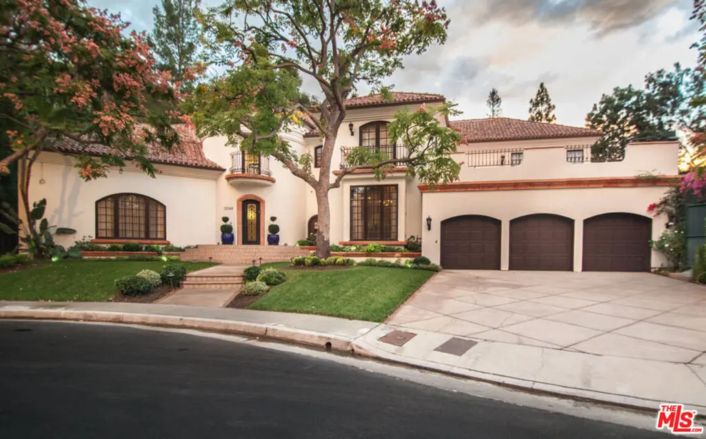 Residential Lease for rent at 12140 Summit, Beverly Hills, Los Angeles County, CA featuring 6 beds and 6 baths
