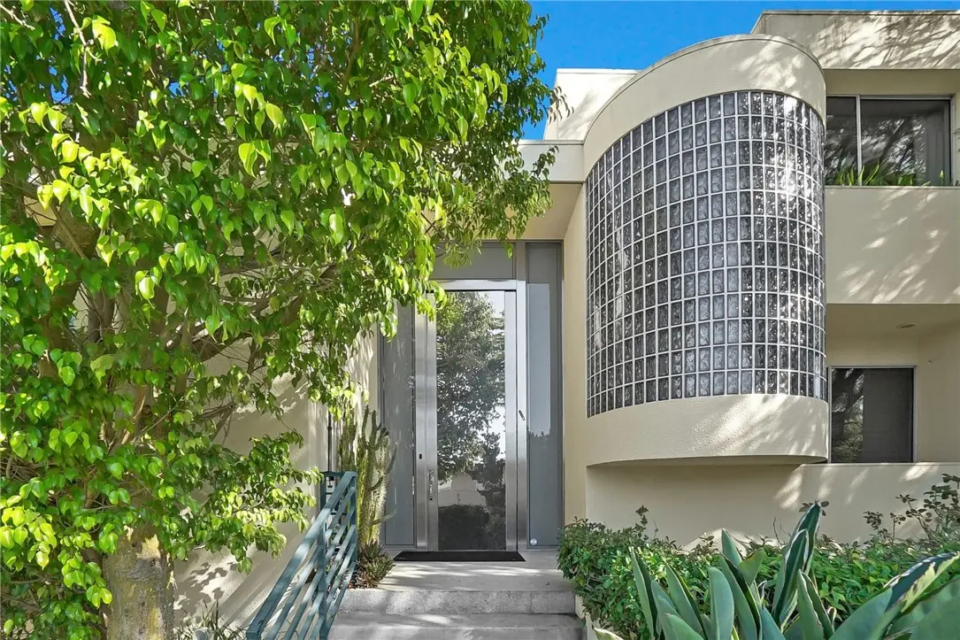 3016 Dona Susana Drive, Studio City, CA — listing photo 1