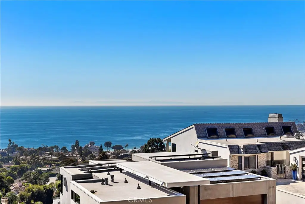Single Family Residence for rent at 1050 SKYLINE, Laguna Beach, CA featuring 3 beds and 3 baths