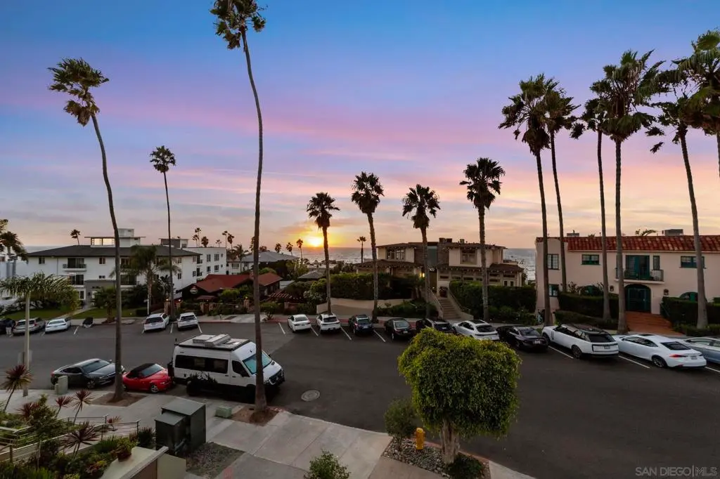 Single Family Residence for rent at 307 Prospect St, La Jolla, CA featuring 2 beds and 2 baths