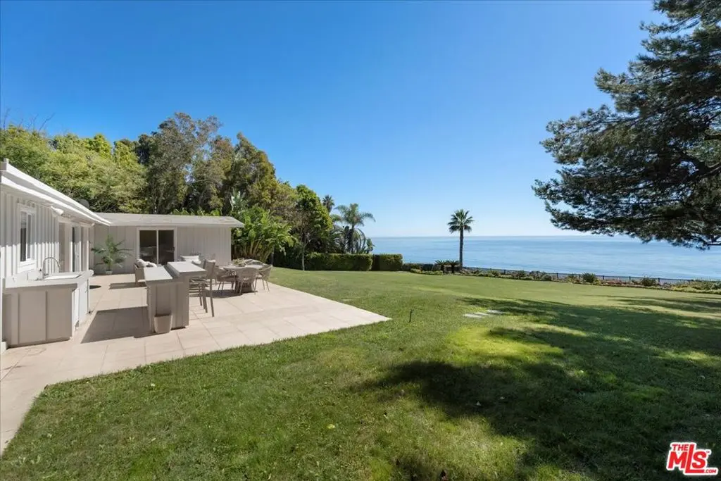 Single Family Residence for rent at 32440 Pacific Coast Highway, Malibu, CA featuring 2 beds and 2 baths