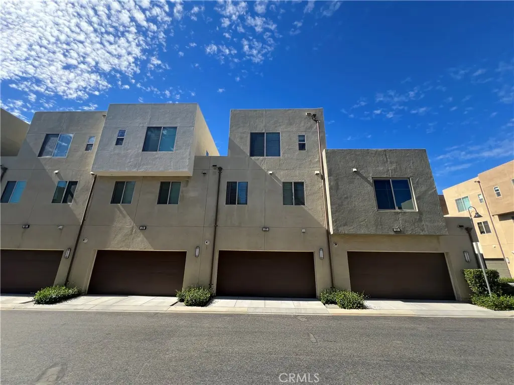 Condominium for rent at 177 Magnet, Irvine, CA featuring 3 beds and 4 baths