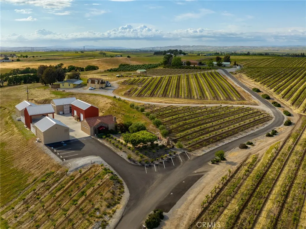 Single Family Residence for sale at 6944 Union Road, Paso Robles, CA featuring 8 beds and 6 baths