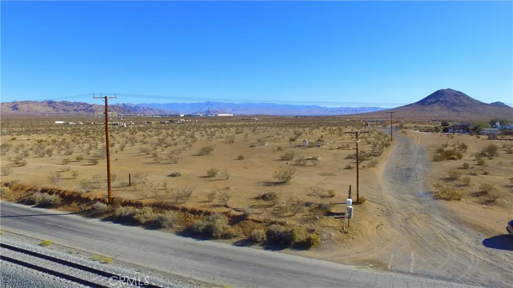 47229238 Quarry Road, Apple Valley, CA — listing photo 1