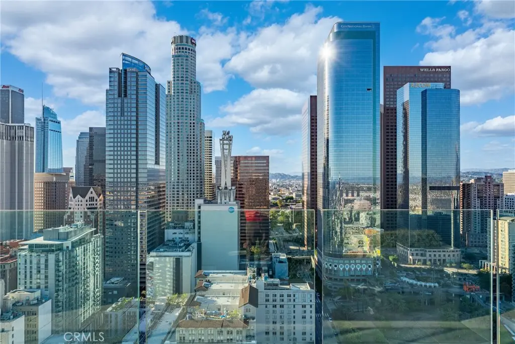 Condominium for sale at 400 S Broadway 924, Los Angeles, CA featuring 1 bed and 1 bath
