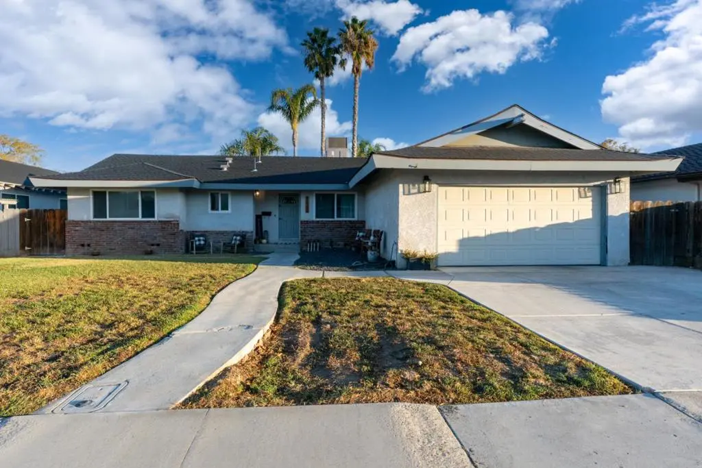 1062 Madison Avenue, Los Banos, CA — listing photo 1