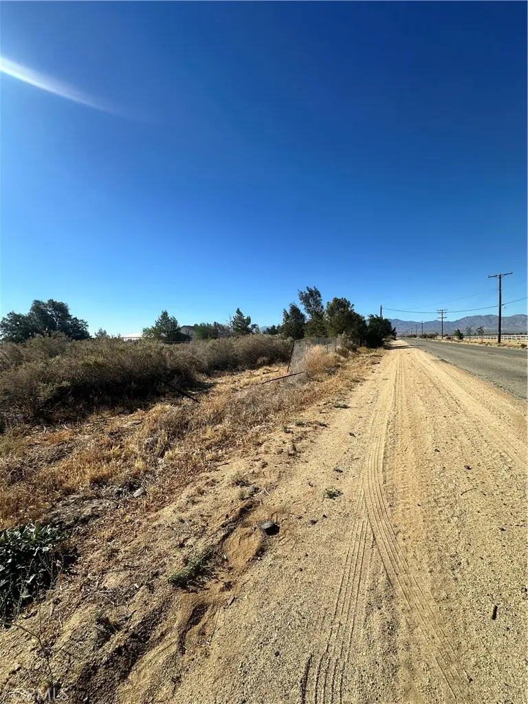 180 E Avenue P-2, Palmdale, CA — listing photo 1