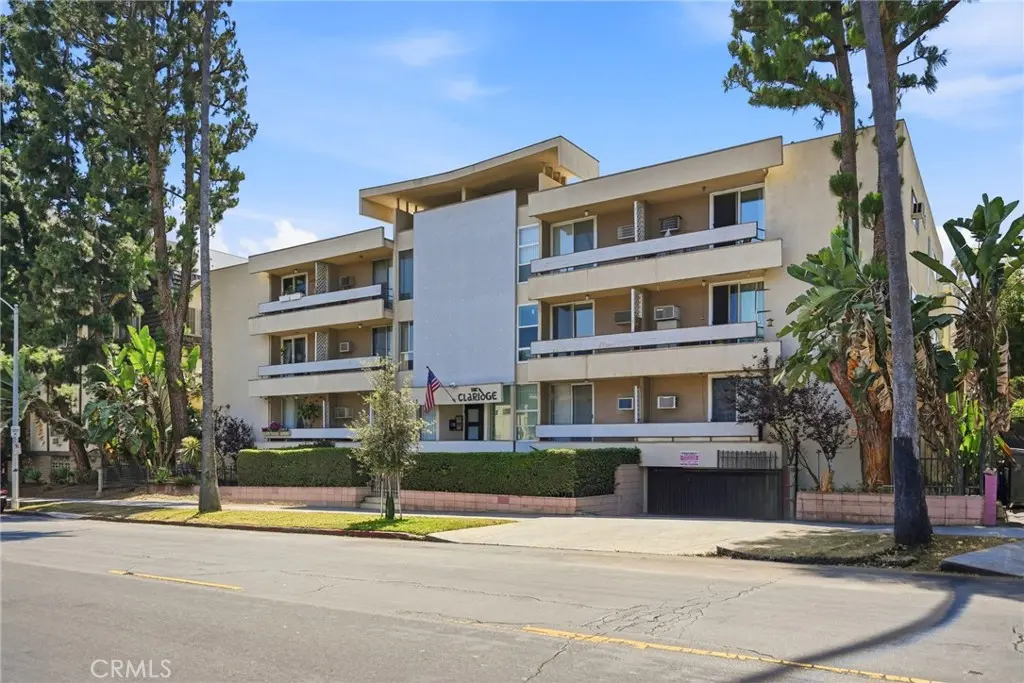 Condominium for sale at 425 S Kenmore 206, Los Angeles, CA featuring 1 bed and 1 bath