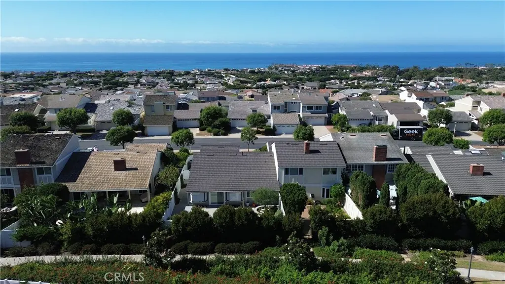 Single Family Residence for rent at 33581 Moonsail Drive, Dana Point, CA featuring 2 beds and 2 baths