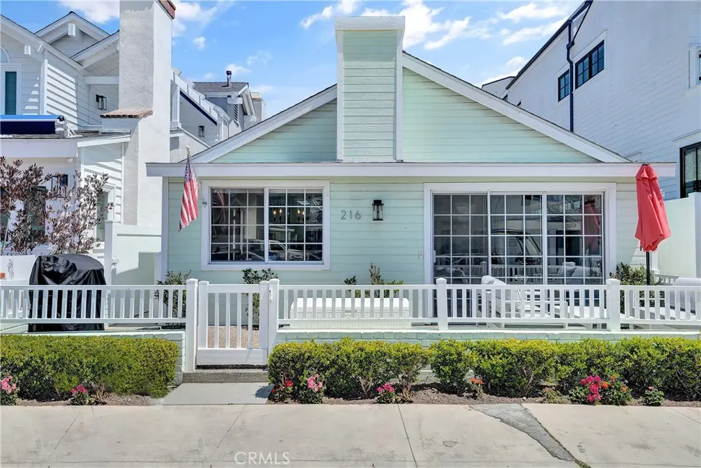 Duplex for rent at 216 Collins, Newport Beach, CA featuring 3 beds and 2 baths